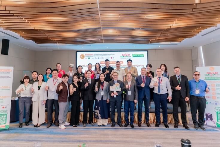 Speakers and organizers at the Petfair Vietnam Talk Series 2026 in Ho Chi Minh City