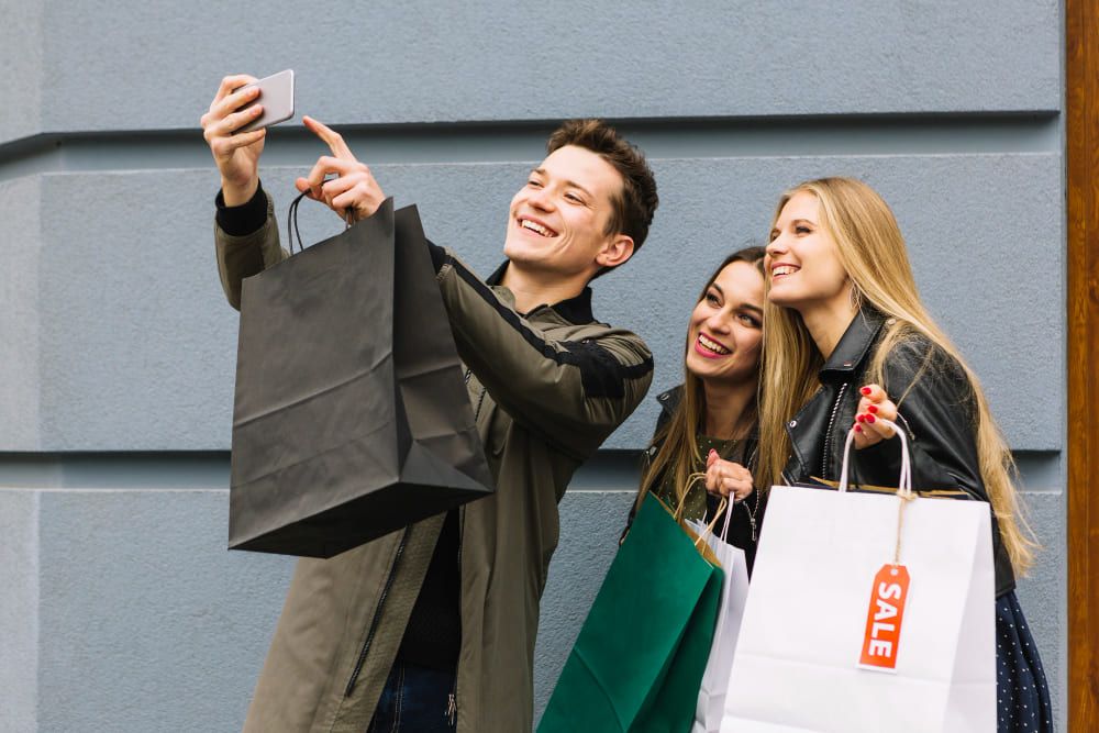 online and offline shopping are increasingly connected, with consumers moving between digital research, physical experiences, and different purchase channels.